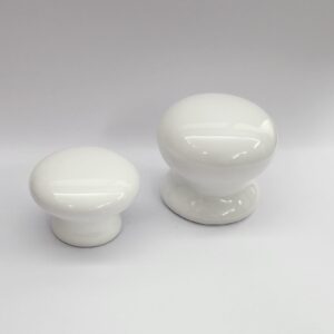 Puxador em porcelana base larga