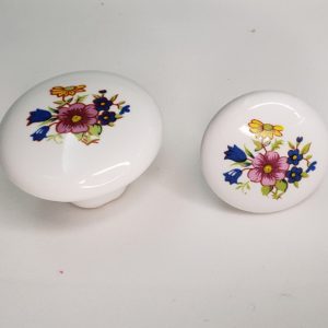 Puxador em porcelana branca flores